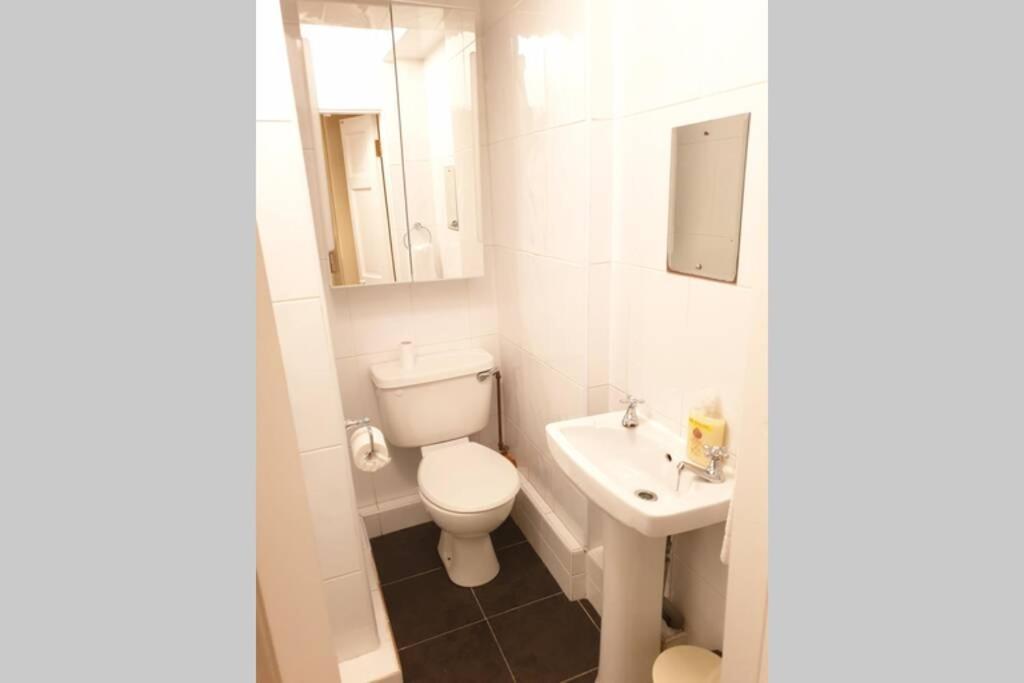 Large 3 Bed, Galway City Centre Apartamento Exterior foto