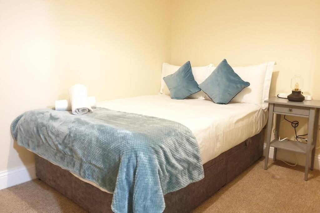 Large 3 Bed, Galway City Centre Apartamento Exterior foto