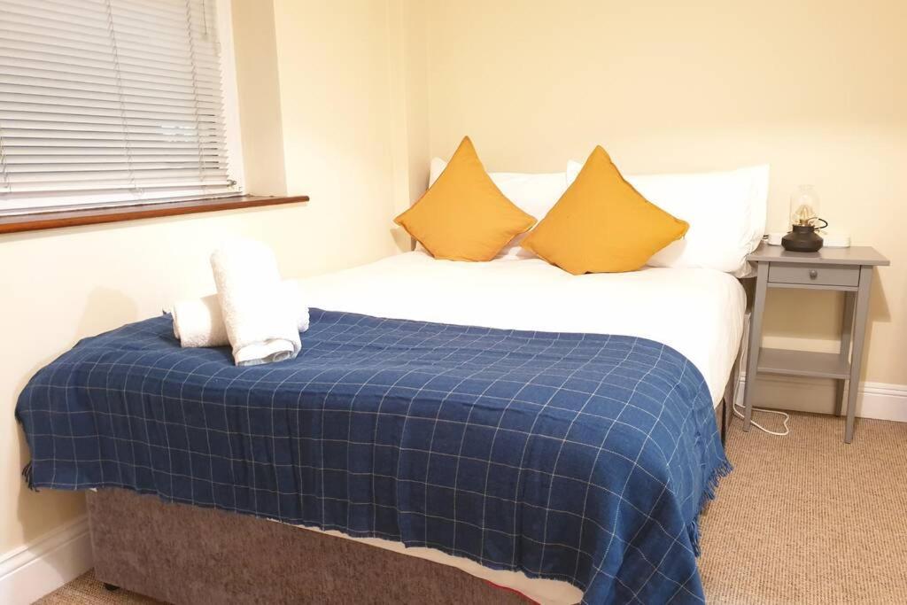 Large 3 Bed, Galway City Centre Apartamento Exterior foto