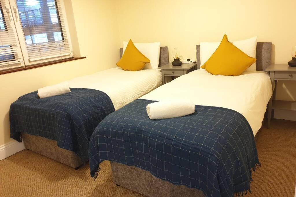 Large 3 Bed, Galway City Centre Apartamento Exterior foto