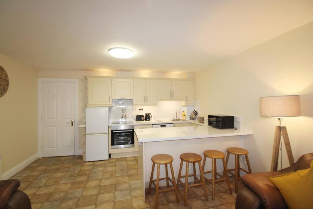 Large 3 Bed, Galway City Centre Apartamento Exterior foto